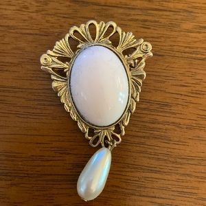 Vintage 1928 pink and pearl brooch